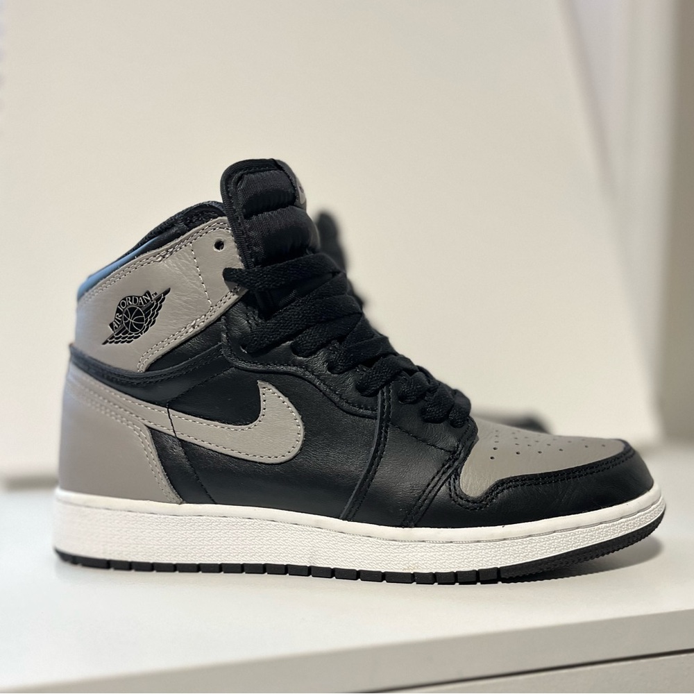 Air Jordan 1 Retro high OG Shadow 7y GS Black and Gray HighTop Sneakers like new
